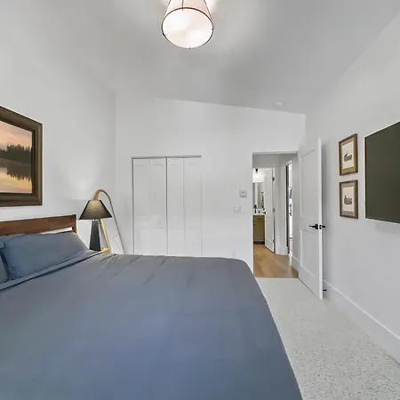 A304 Lake Cliffe Condo
